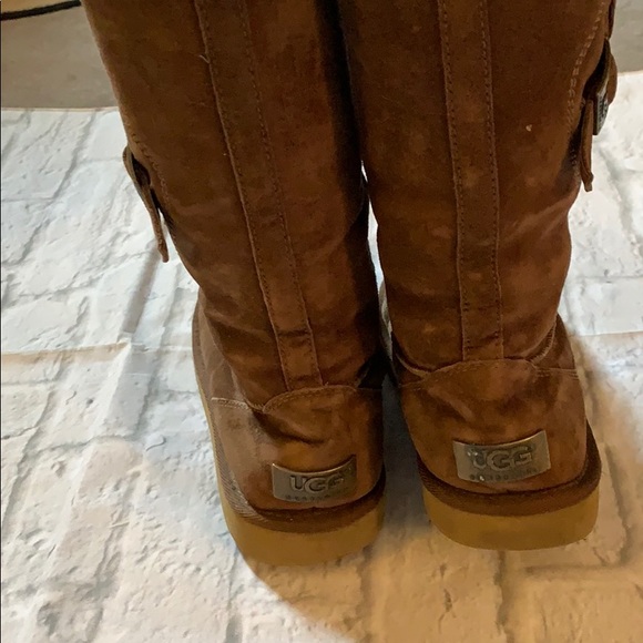 Uggs with buckles - Picture 3 of 4
